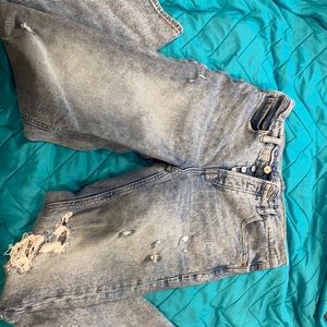 Light blue jeans, don’t fit me D:        High-rise, Straight jeans!